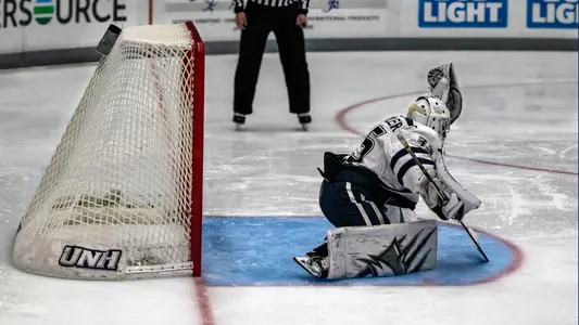 Boutilier_glove_save_020521_2535-2