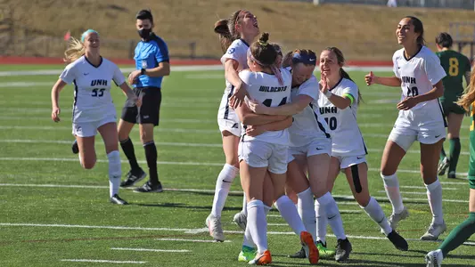 team_celebrate_Hewlett_goal_9904