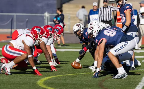 Center Osho Omoyeni and the O-line get set to work. (Rich Gagnon photo)