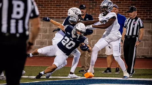 Dylan Laube_UNHMonmouth_090122-5
