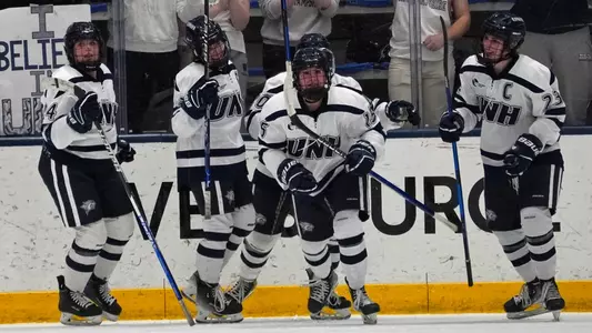 team_goal celebrate_JB103917