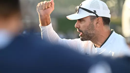 Head coach Rick Santos_4398