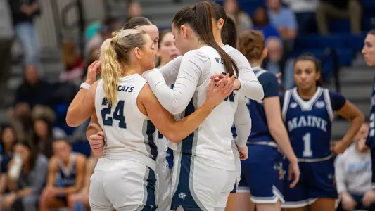 wbbteamhuddle3929093