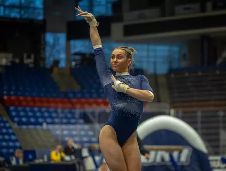 Peyton Novinger on floor exercise