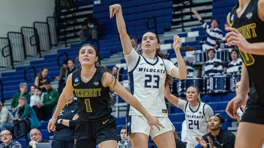 Elizabeth Lavoie_P75A0022_kb