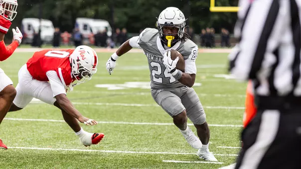 Joquez Smith runs past the Sacred Heart defense (Sept 26 2026)