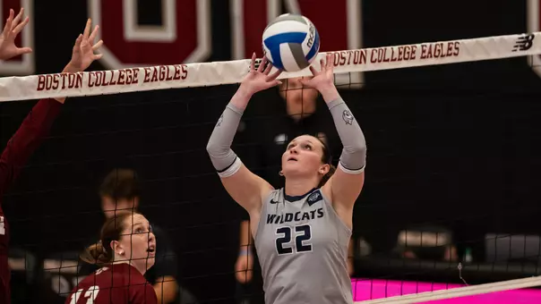 Jessica Shattles setting the ball.
