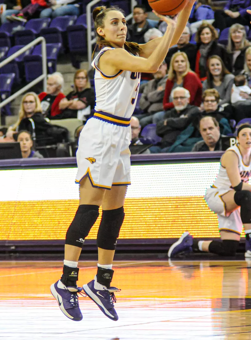UNI Women's Basketball Tops Bradley.