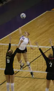 Volleyball Claims MVC Title With 3-1 Win over Illinois State
