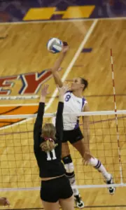 Volleyball Advances to MVC Championship