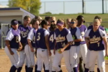 Panthers Go 1-1 on Saturday, Improve to 3-1