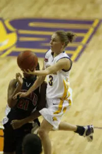 Panther Overcome Slow Start to Top Valpo, 67-49