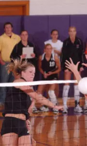 Sampson Powers UNI to 3-1 Win over Bradley