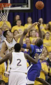 Creighton Edges UNI, 55-52