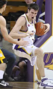 UNI Defeats Evansville, 71-68