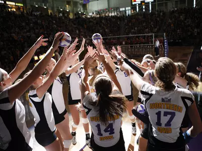 Panthers Sweep Shockers for 49th Straight Valley Win