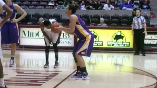 Oney Scores 33 to Lift UNI to Third Straight MVC Win