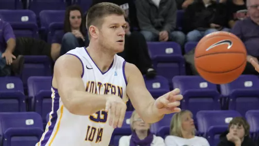 Evansville Rallies for Overtime Win Over UNI, 54-51