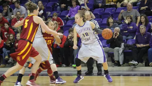 UNI WBB Battles Iowa State, falls 67-59