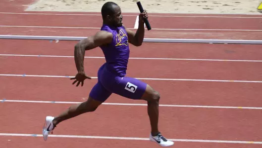 Herring Honored with MVC Elite 18, Good Neighbor Awards