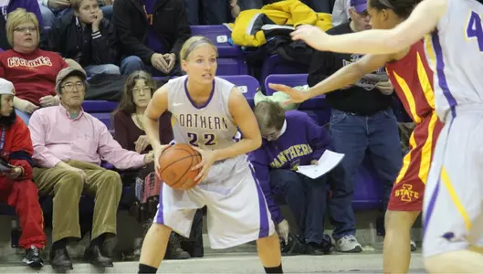 WBB Falls to Illinois State In Conference Opener, 72-41
