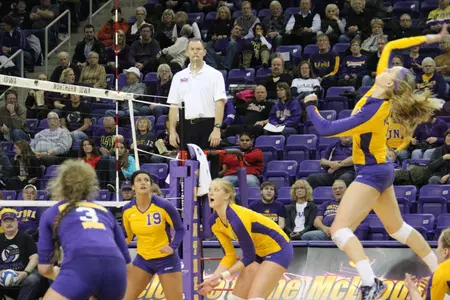 UNI Takes Down Bradley in Five Sets