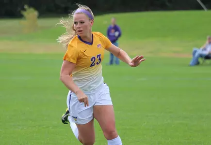 Panthers Hold Off Bears for 3-2 Victory