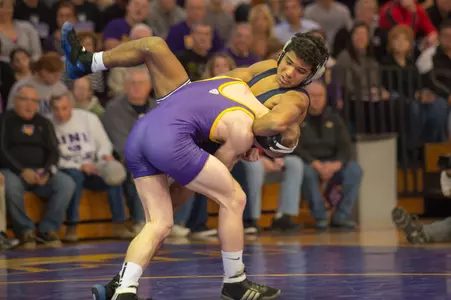 No. 22 Wrestling Dominates No. 3 Iowa Central CC, 38-6