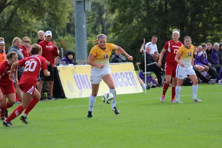 Panthers fall to Coyotes, 2-0