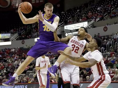 Panthers Hold On For 63-52 Win at Bradley