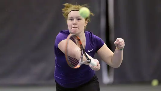 Drake Snaps UNI's Home-Court Win Streak, 5-2