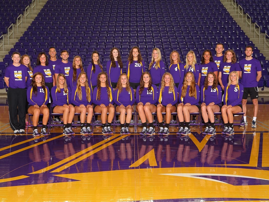 UNI-volleyball-team-photo-2015