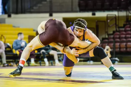 2017 - #11 Bryce Steiert (UNI) maj. dec. Logan Parks (CMU), 14-6