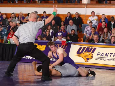 174 – #10 Taylor Lujan (UNI) maj. dec. Jacob Davis (EMU), 22-11 (1:24 RT)