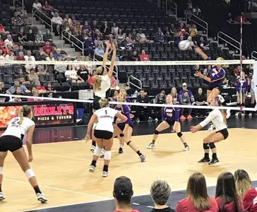 UNI volleyball at Omaha