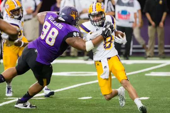 Xavier Wlliams tackle