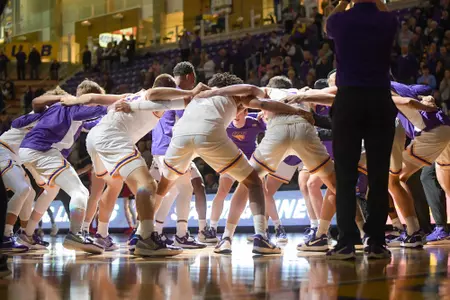 MBB Huddle (2021-22 vs. NSU)