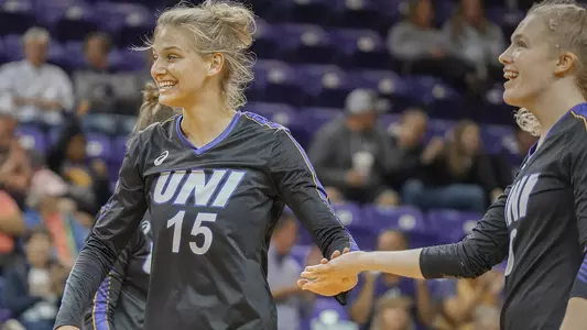 Carly Spies Kira Fallert