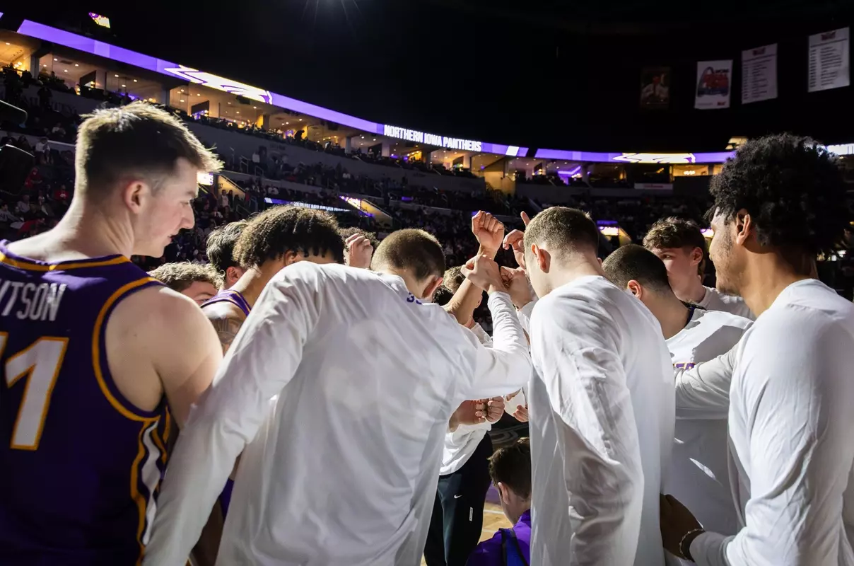 MBB Huddle (2024 vs. Indiana State / Arch Madness)