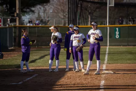 UNI huddle against Missouri State (4/5)