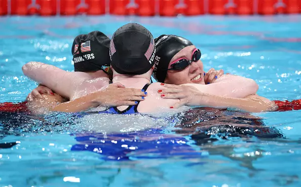NANTERRE, FRANCE - SEPTEMBER 03: Olivia Chambers, Grace Nuhfer and Colleen Young of Team United States interact after the Women's 200m Individual Medley - SM13 Final on day six of the Paris 2024 Summer Paralympic Games at Paris La Defense Arena on September 03, 2024 in Nanterre, France. (Photo by Adam Pretty/Getty Images)