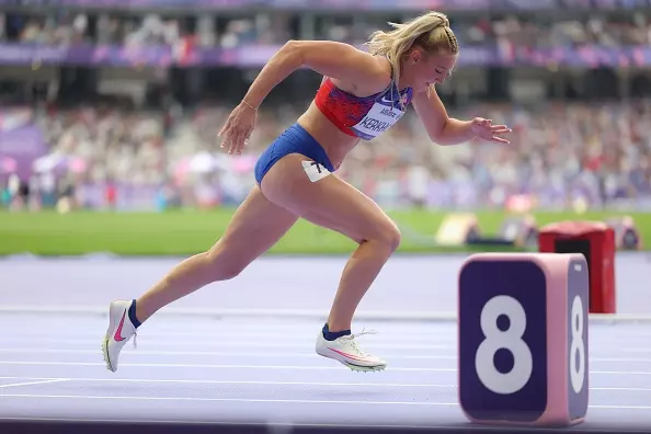 PARIS, FRANCE - SEPTEMBER 7: Erin Kerkhoff of Team USA competes in the Women´s 400m T13 Final on day ten of the Paris 2024 Summer Paralympic Games at Stade de France on September 7, 2024 in Paris, France. (Photo by Marcus Hartmann/Getty Images)