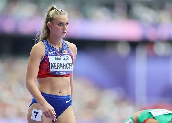 PARIS, FRANCE - SEPTEMBER 7: Erin Kerkhoff of Team USA prepares for the start in the Women´s 400m T13 Final on day ten of the Paris 2024 Summer Paralympic Games at Stade de France on September 7, 2024 in Paris, France. (Photo by Marcus Hartmann/Getty Images)