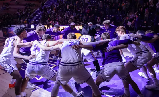 MBB Huddle (2025-26 vs. Oakland)