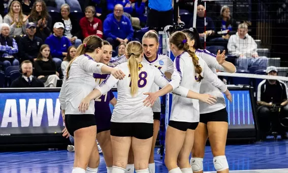 VB Team Huddle (2025 NCAA Tournament vs. Utah)