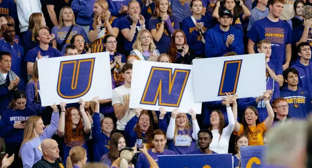 UNI Crowd Sign (2023)