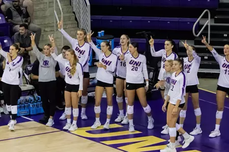 UNI volleyball sweeps Western Michigan in Green Bay Image