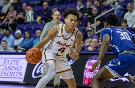UNI men’s hoops looks to stay hot in road trip to Evansville Image
