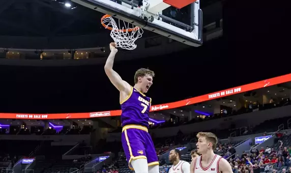 Panther men’s basketball rolls into MVC semifinals with victory of Redbirds