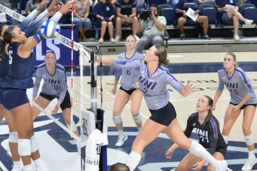 Panther volleyball falls in 3-0 loss to No. 5 Louisville